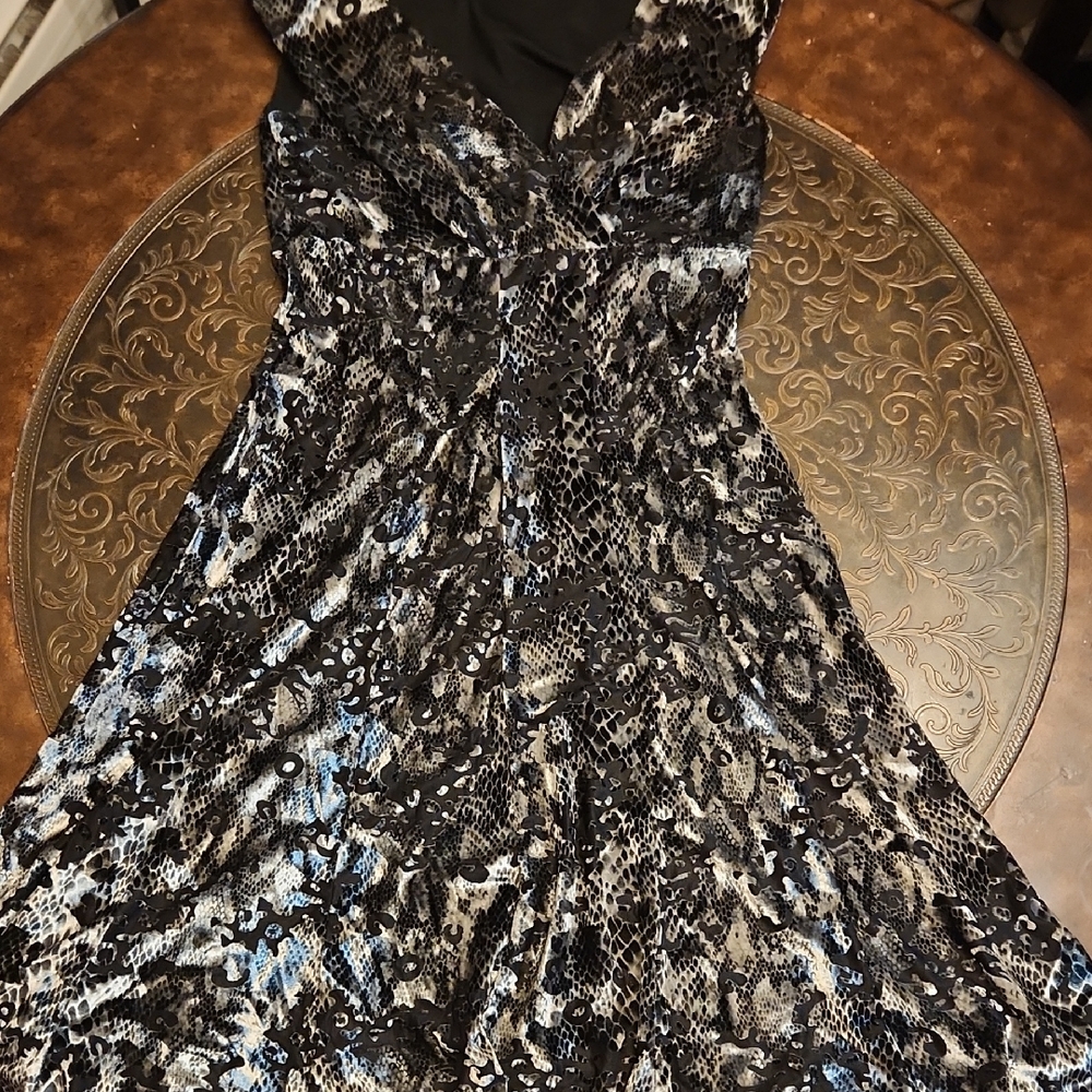 Elegant Black and Blue Patterned Dress